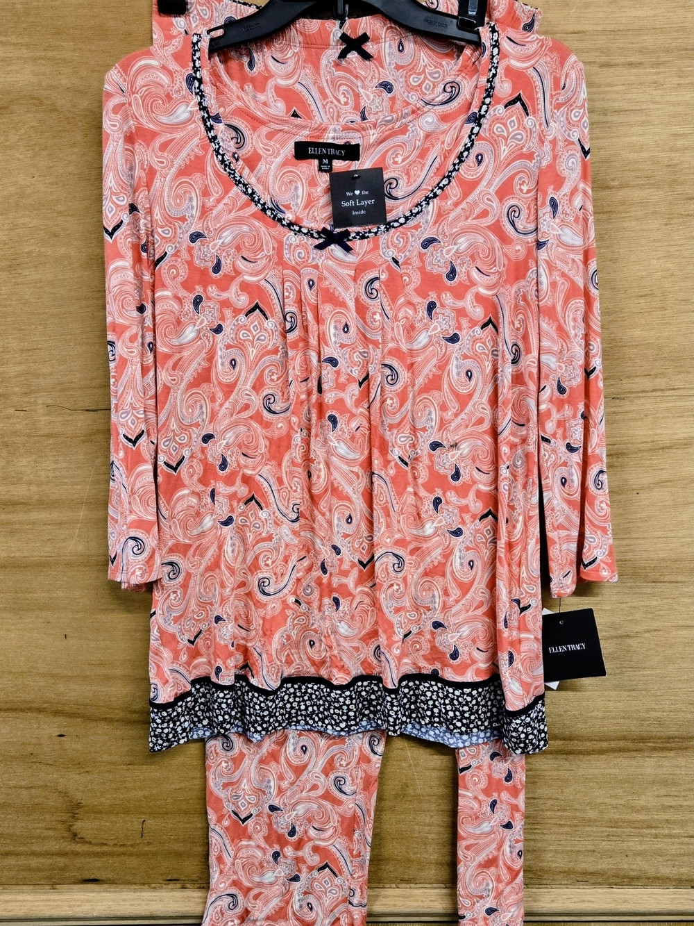 Ellen Tracy Coral Paisley Soft-Layer Medium Top And Size Small Pants